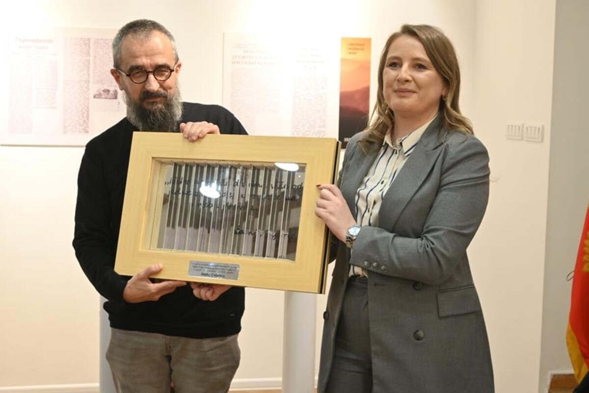 Darko Cvijetić dobitnik nagrade "Ćamil Sijarić" za roman "Previše mi to. Osam djevojčica"