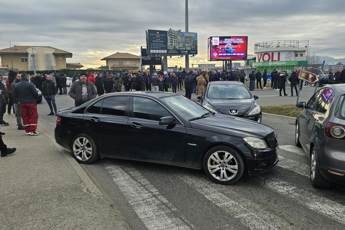 Građani Zete blokirali kružni tok u znak protesta
