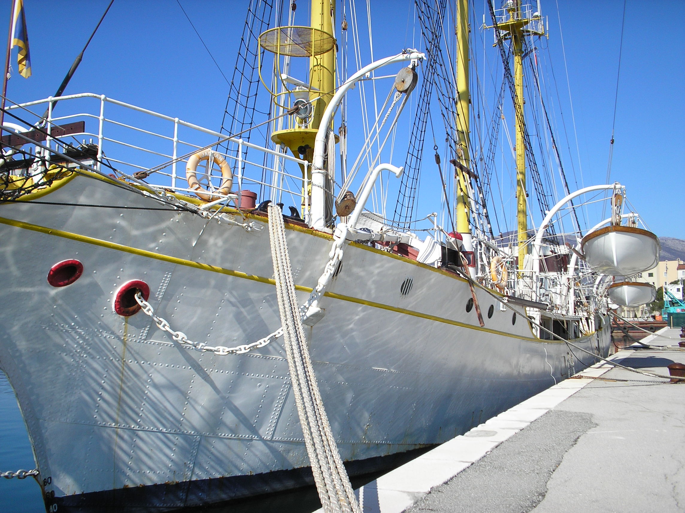 Hrvatska osniva komisiju za 'povrat' broda Jadran: Novi izazovi u odnosima sa Crnom Gorom