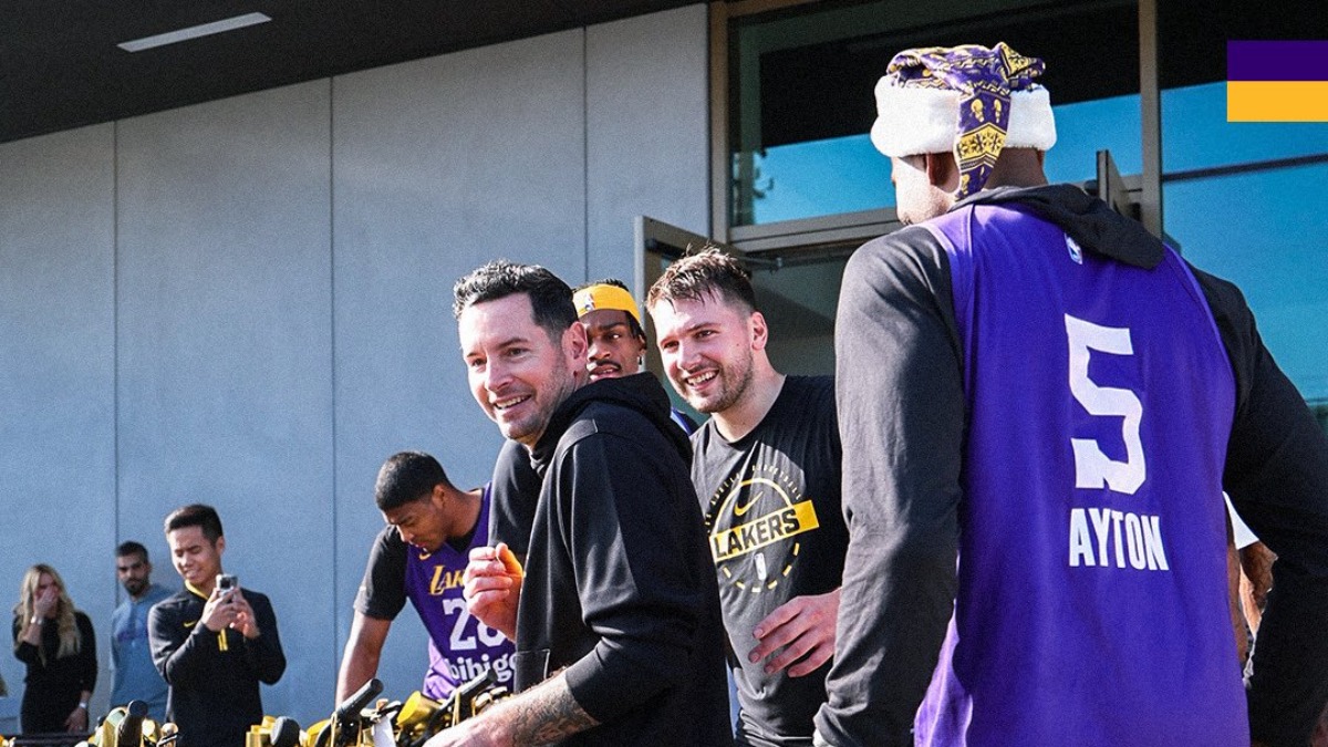 Luka Dončić obradovao saigrače poklonima uoči Božića