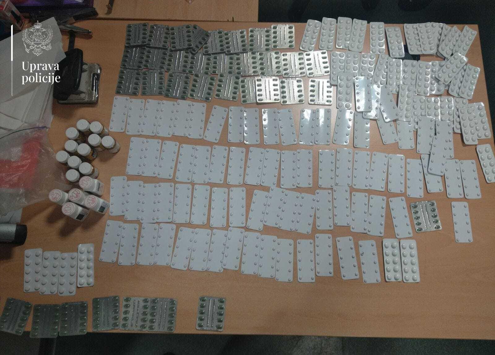 Na Aerodromu Tivat uhapšen Grk s gotovo 2.000 opijata