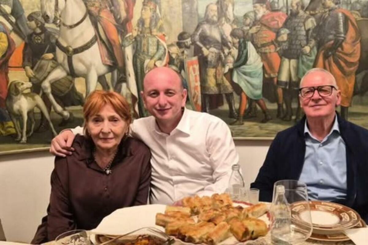 Povratak na političku scenu: Vučić i njegovi kućni ljubimci