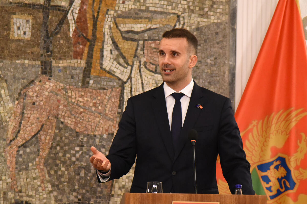 Spajić čestitao Badnji dan i Božić: Poziv na zajedništvo i ljubav