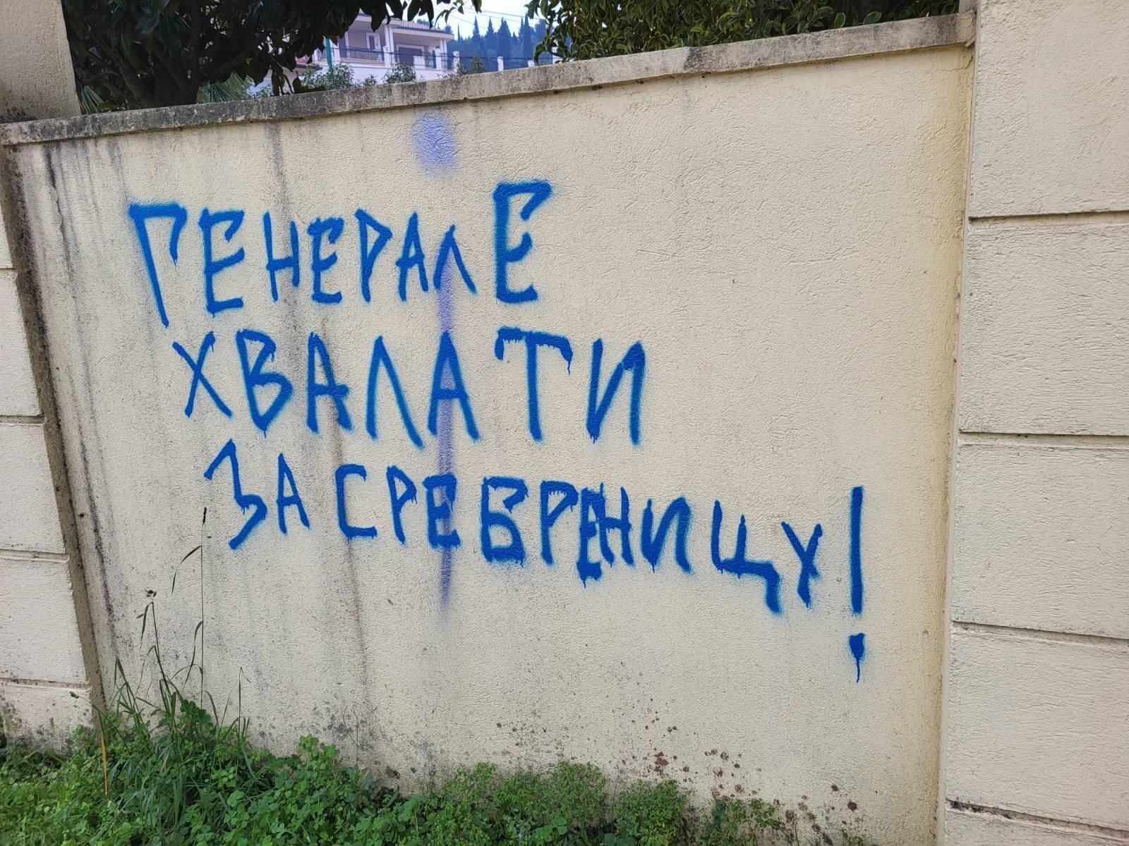 Tužilaštvo istražuje grafit na Ambasadi BiH u Podgorici