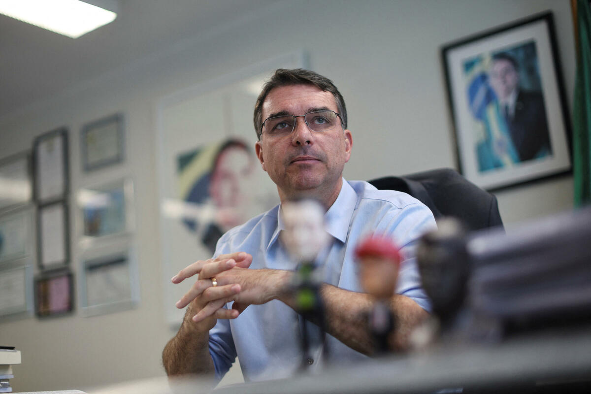 Žair Bolsonaro podržava sina Flavija za predsjednika Brazila 2026. godine