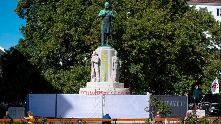 Aktivisti u Beču traže trajno uklanjanje spomenika antisemitskom gradonačelniku