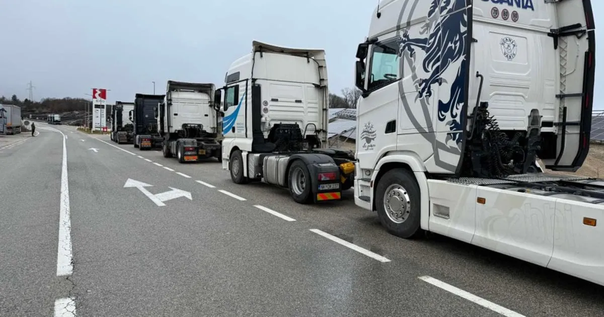 Blokiran teretni saobraćaj na granicama zbog problema u transportu