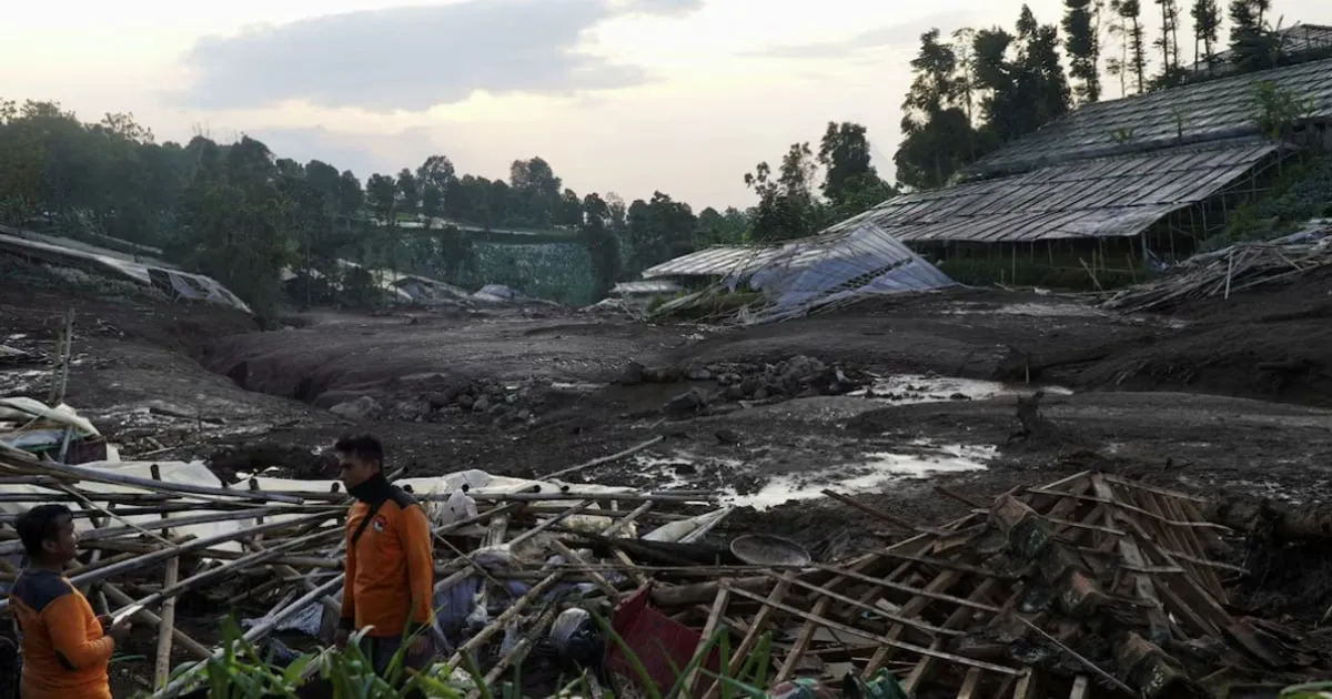 Broj poginulih u klizištu u Indoneziji porastao na 17