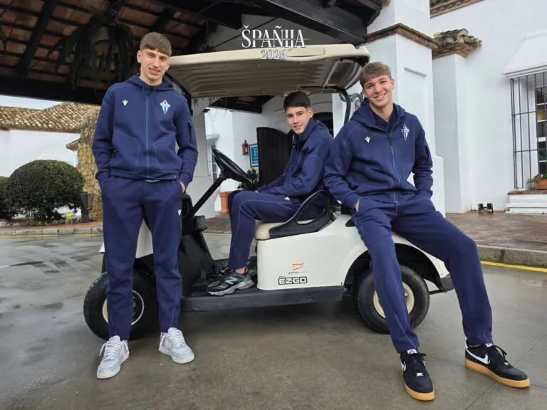 Budućnost potpisala trojicu mladih fudbalera na profesionalne ugovore