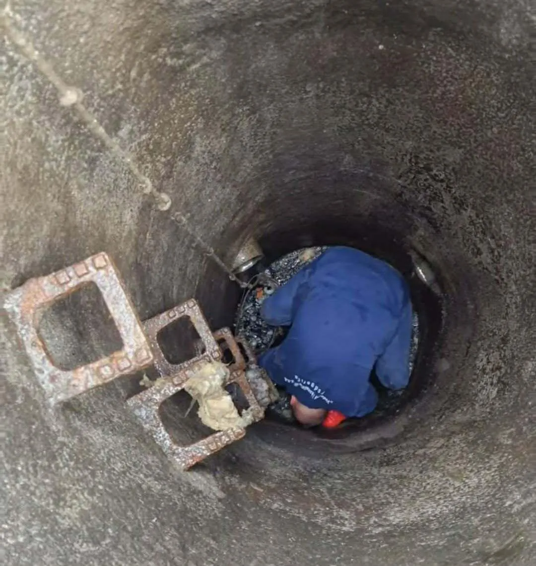 Čišćenje kanalizacionih odvoda u Ulici Marka Miljanova