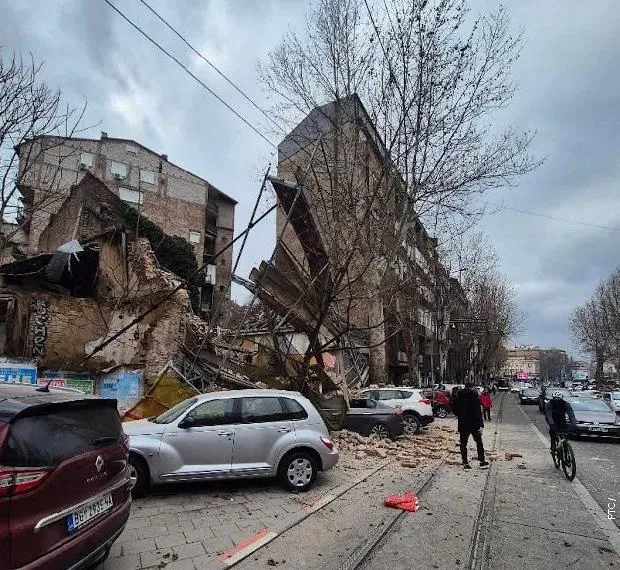 Dio napuštene kuće u Beogradu se srušio, nema povrijeđenih