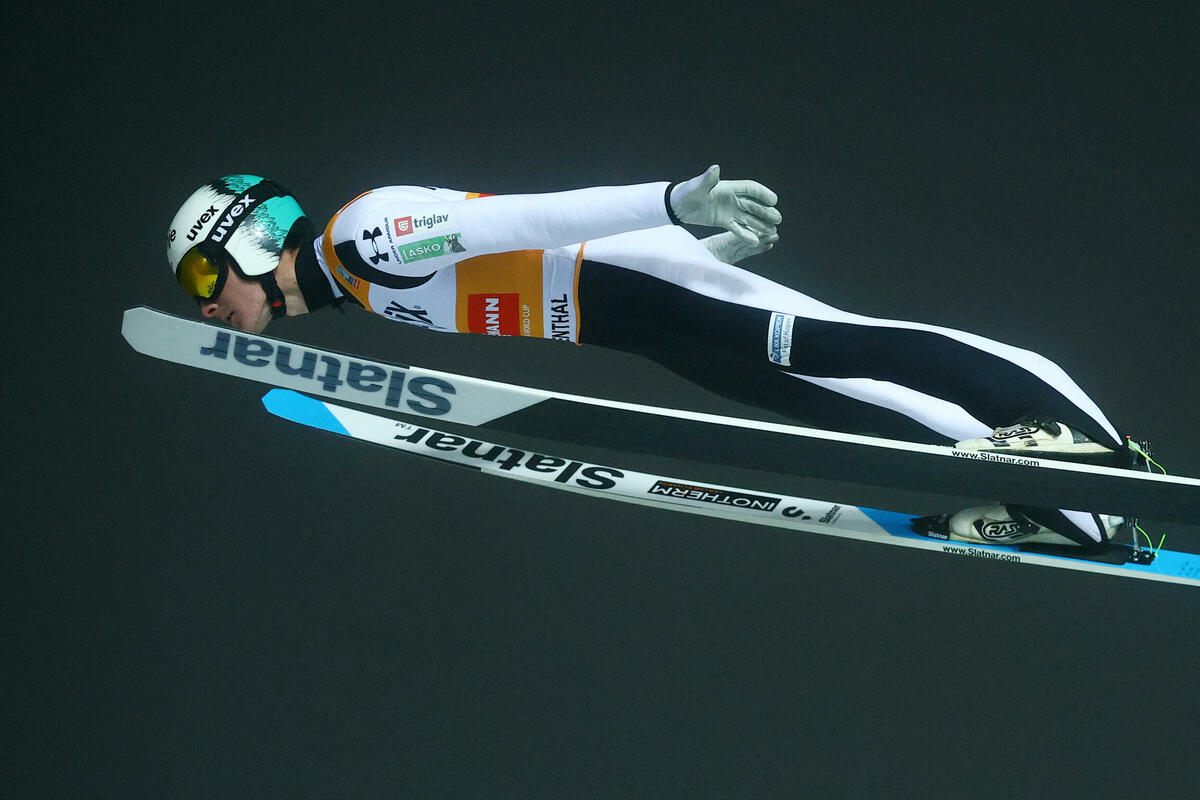 Domen Prevc na vrhu nakon dvije serije na Svjetskom prvenstvu u ski letovima