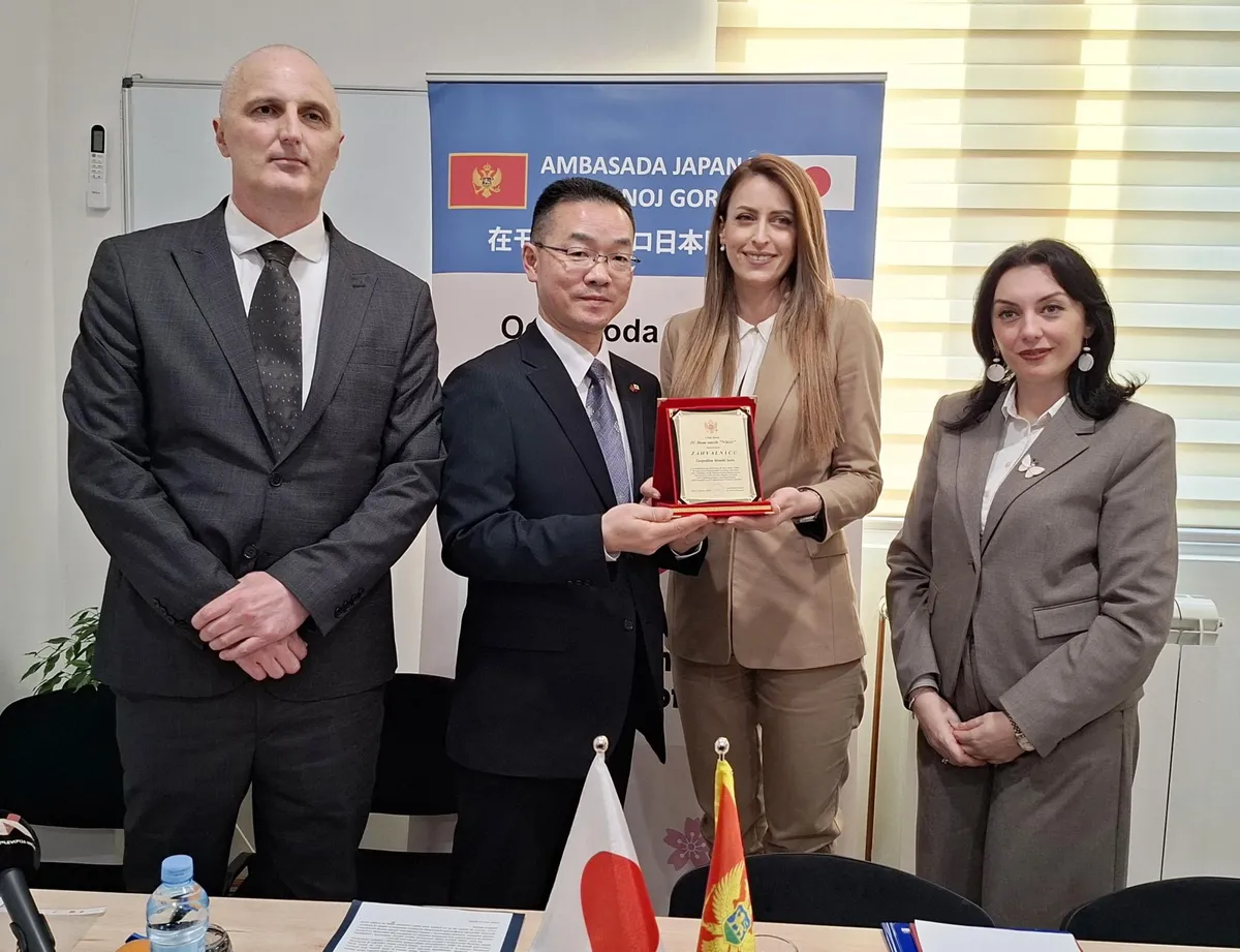 Domu starih 'Nikšić' uručeno ambulantno vozilo od vlade Japana