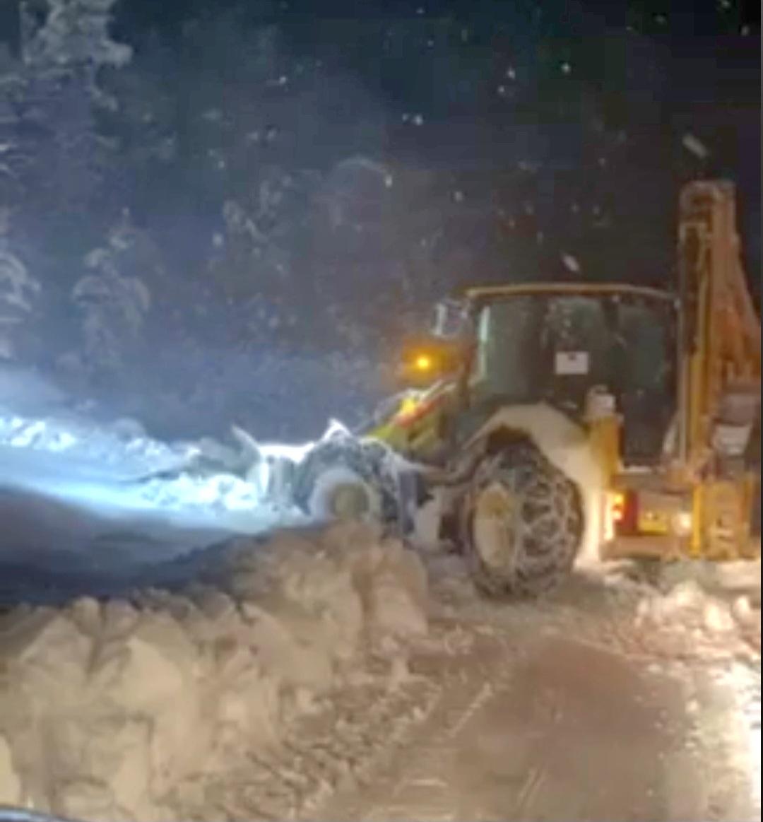 Dramatična akcija spasavanja u Šavniku: Automobil izvučen iz snijega