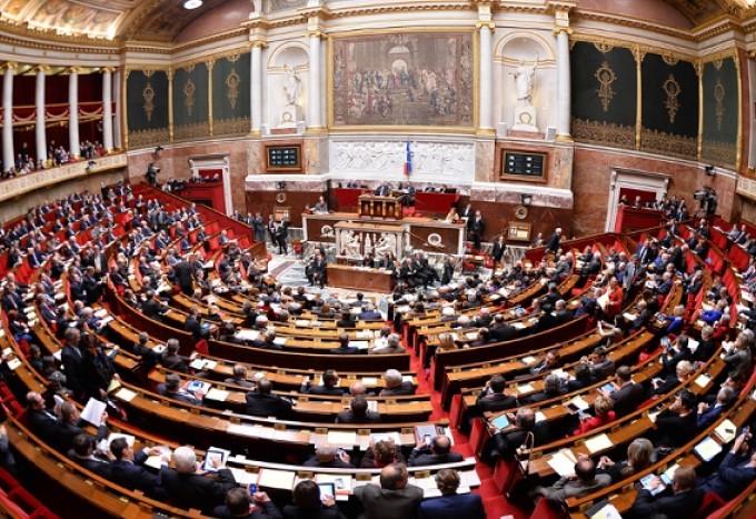 Francuska vlada opstala nakon glasanja o nepoverenju