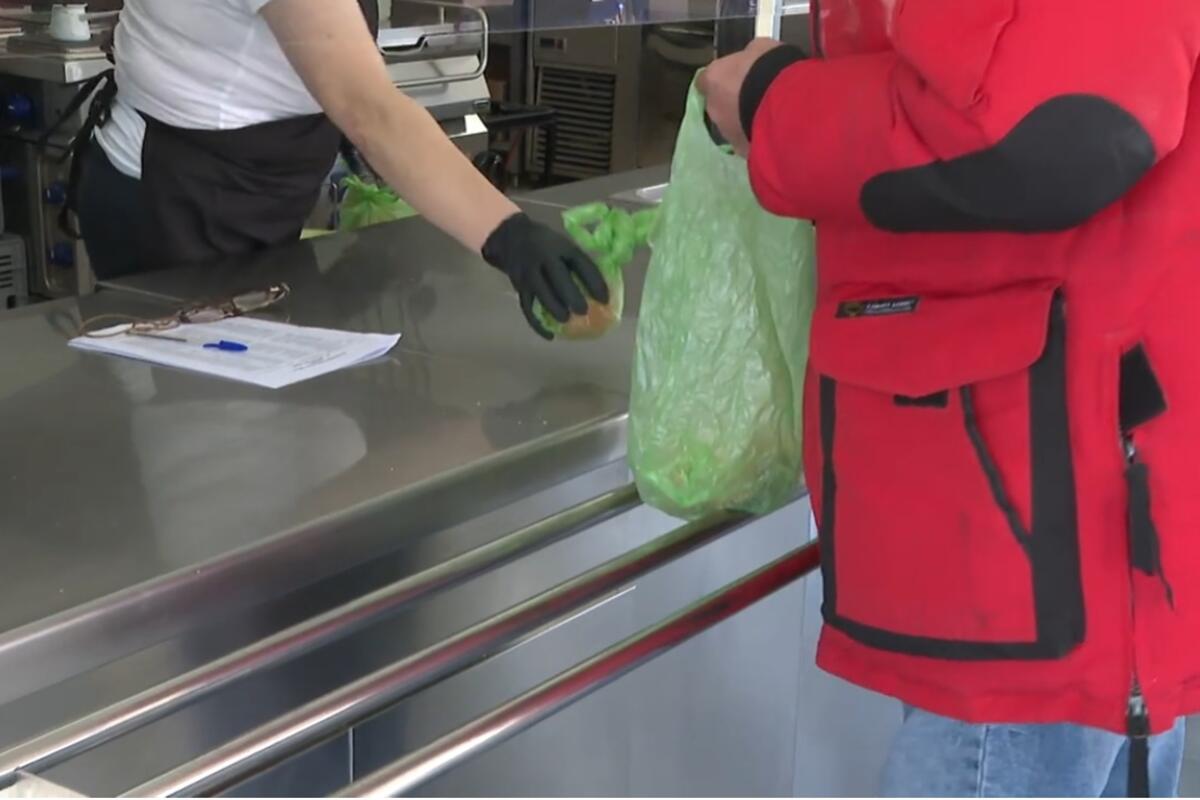 Građani Podgorice i dalje čekaju obroke iz Narodne kuhinje