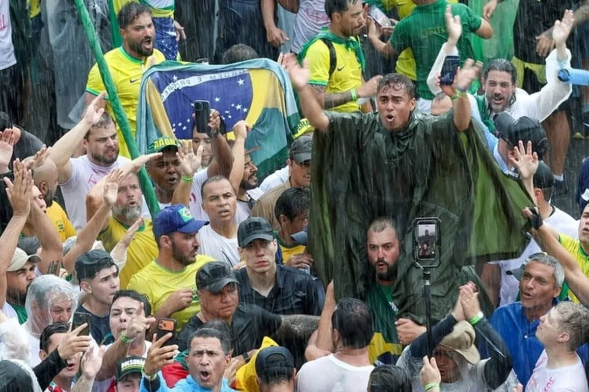 Grom udario među ljude tokom protesta za Bolsonara, 89 povrijeđenih Grom udario među ljude tokom protesta za Bolsonara, 89 povrijeđenih