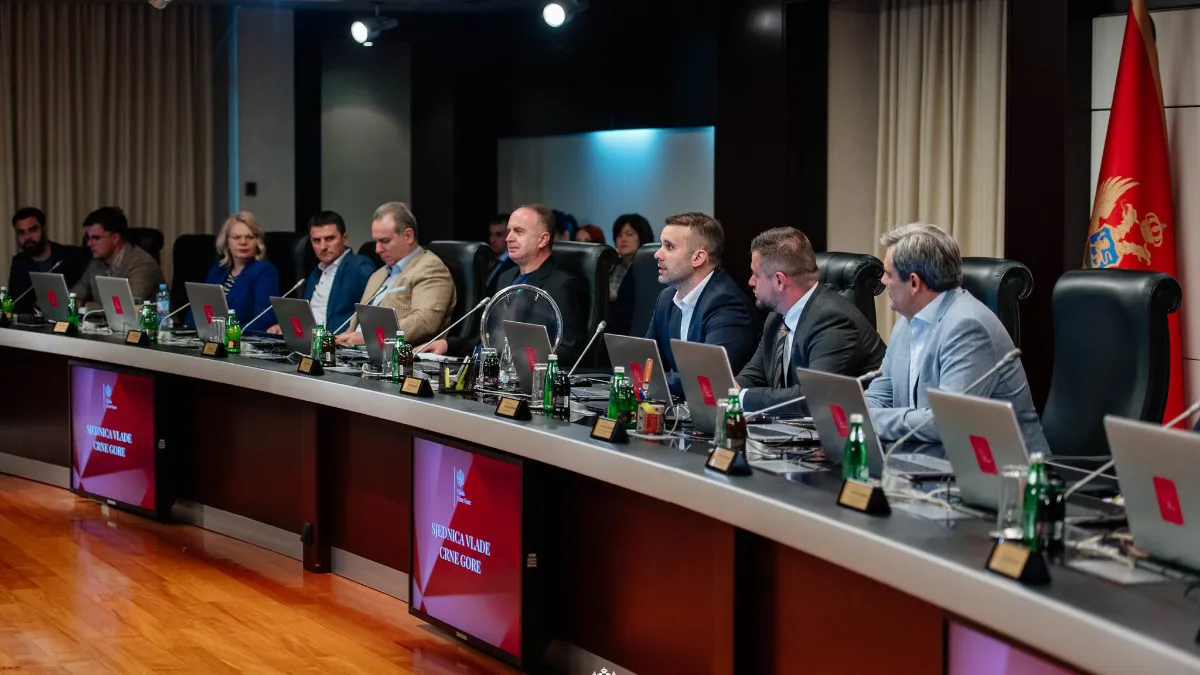 Izlazak DNP-a iz vlasti: Simbolički potez ili početak problema?