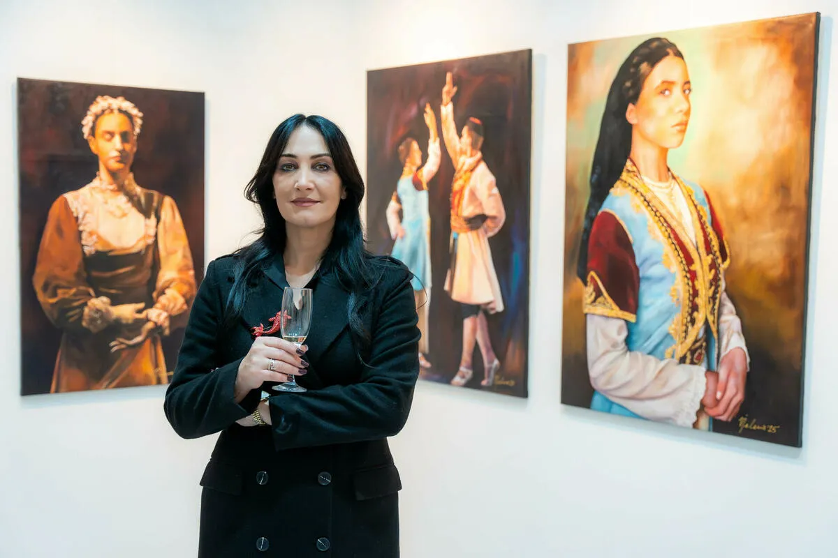 Izložba Jelene Vušurović na Cetinju: Ljubav prema gradu kroz umjetnost