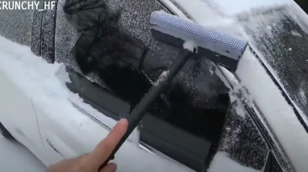 Kako brzo ukloniti led sa prozora automobila ujutro