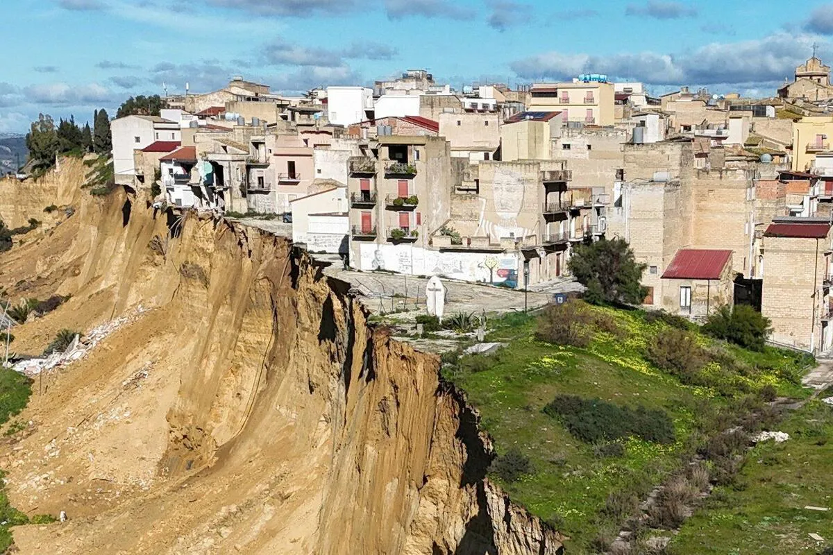 Klizište evakuisalo više od 1.500 stanovnika gradića Nišemi na Siciliji