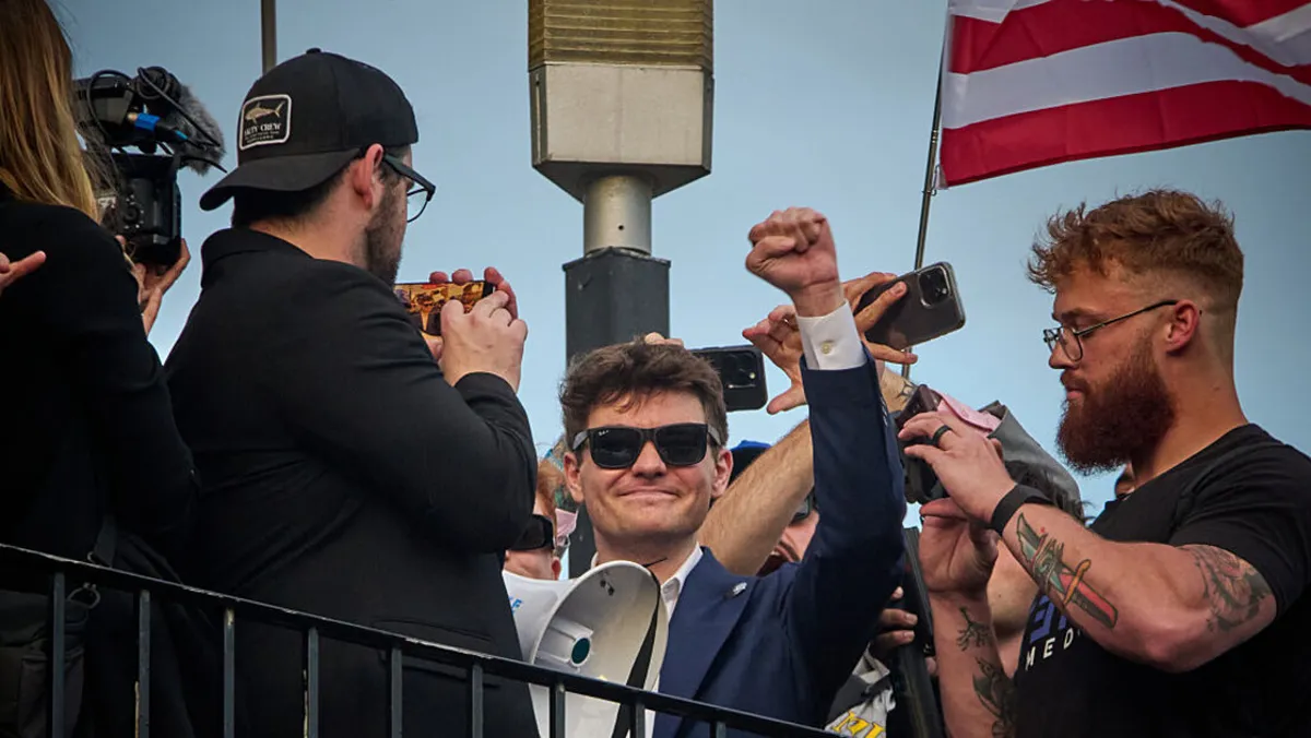 Kontroverzni incident u Majamiju: Nik Fuentes i 'normalizacija' Hitlera