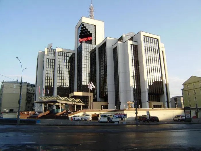 Lukoil prodaje imovinu američkoj kompaniji Carlyle