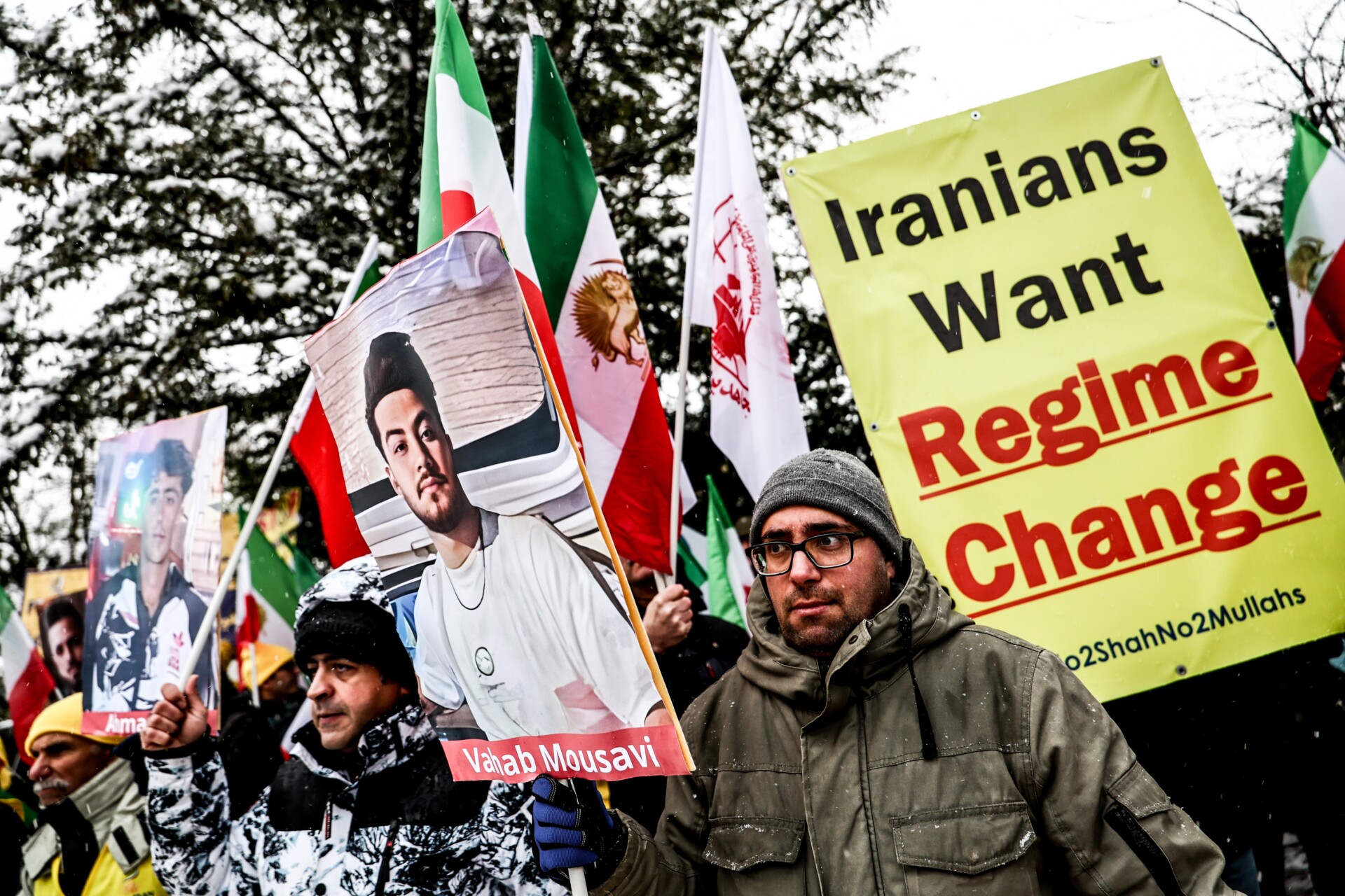 Masovni protesti u Iranu: Ljudi se bore protiv klerikalnog režima