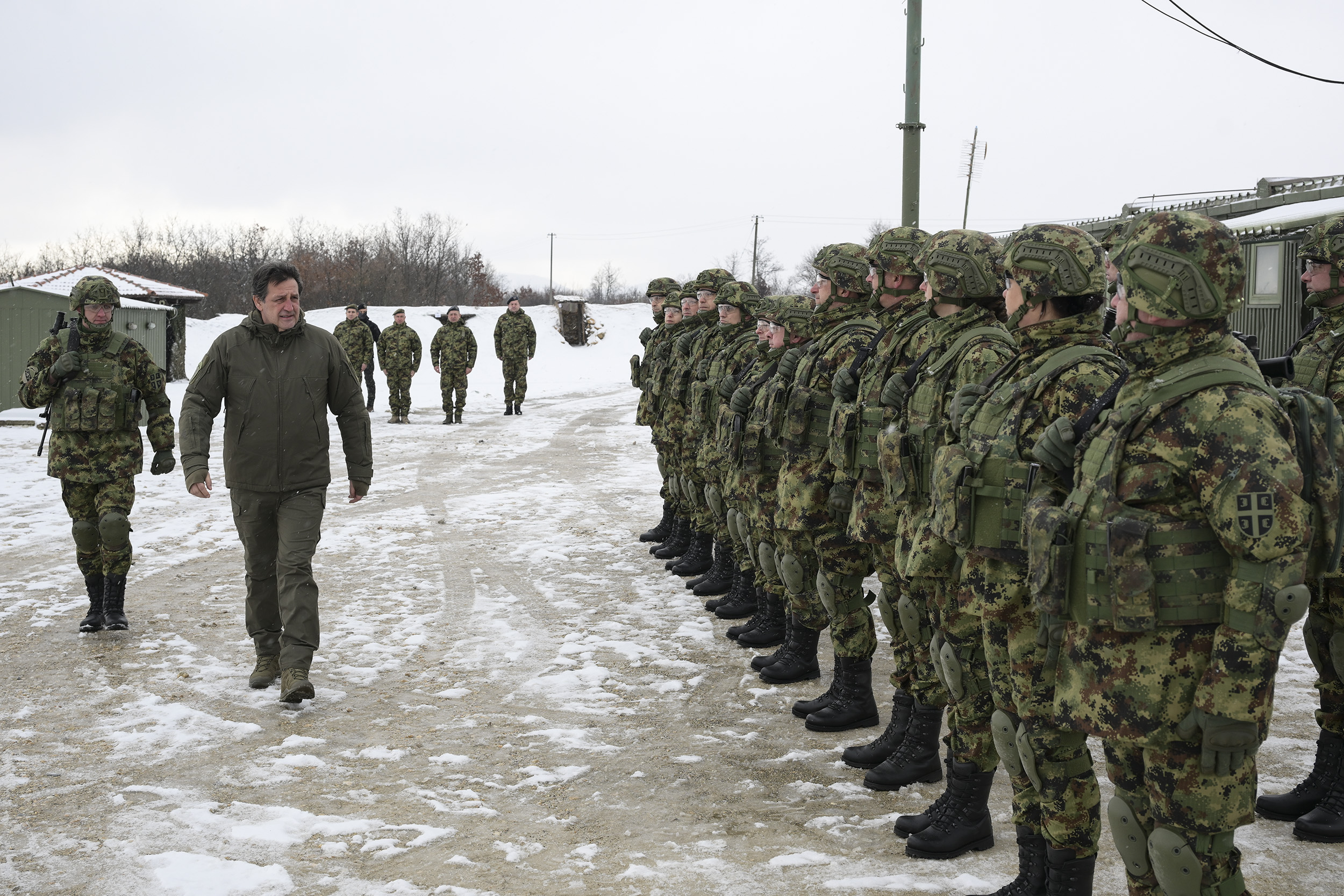 Ministar Gashic obišao vojnike u Kopenoj zoni bezbjednosti