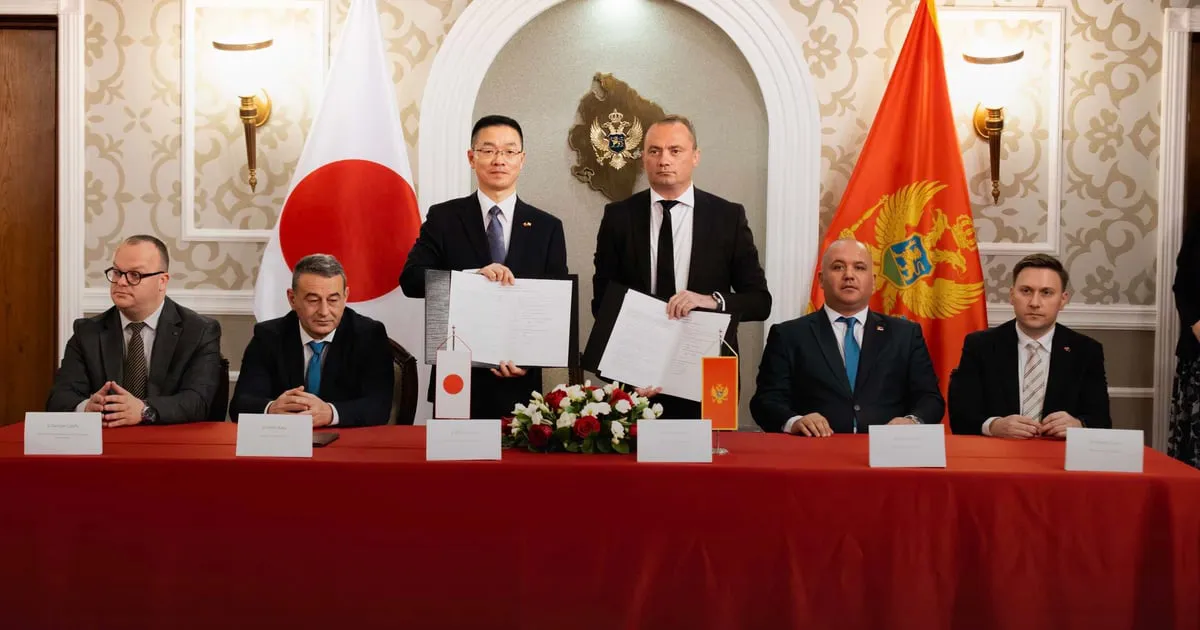 Ministar zdravlja potpisao ugovor o donacijama sa Opštom bolnicom u Pljevljima Ministar zdravlja potpisao ugovor o donacijama sa Opštom bolnicom u Pljevljima