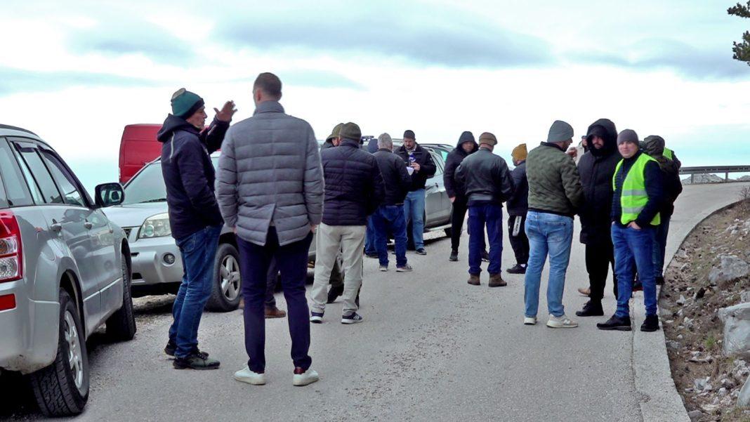 Mještani Ubala blokirali put zbog loše infrastrukture