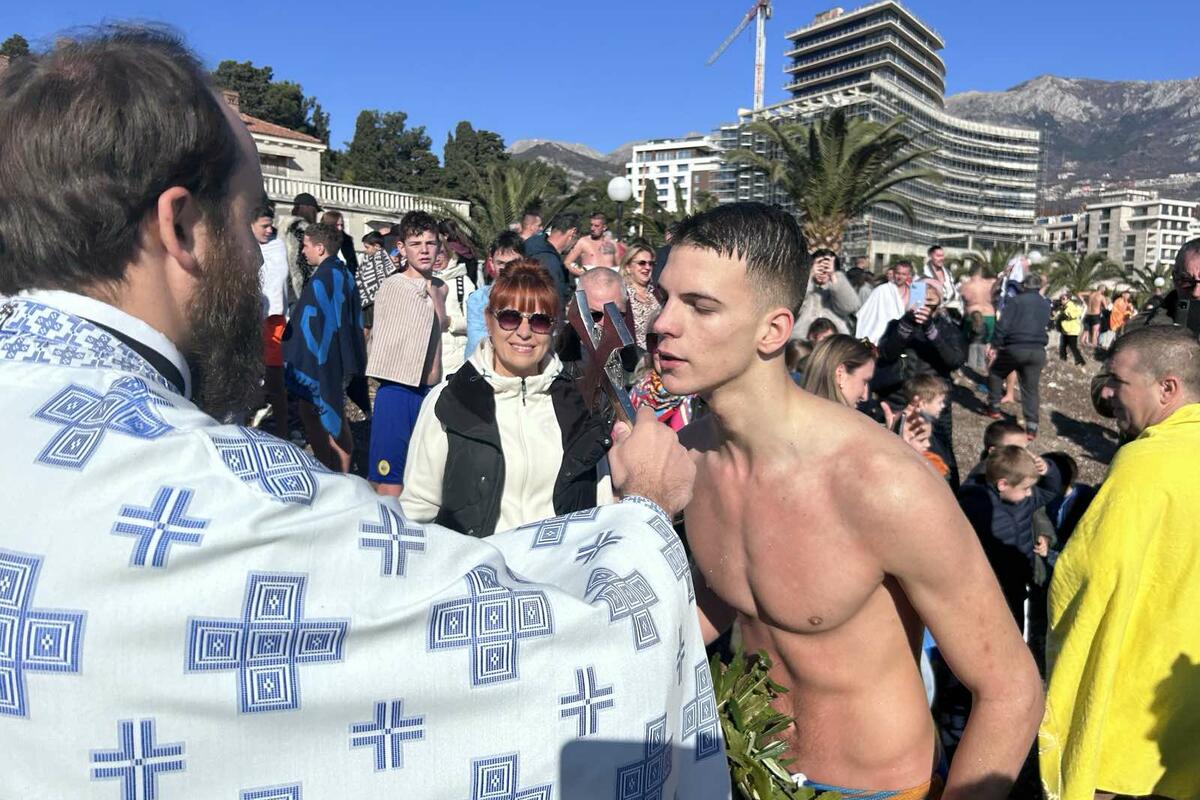 Mladi Jovan Radić osvojio Bogojavljenski krst u Budvi