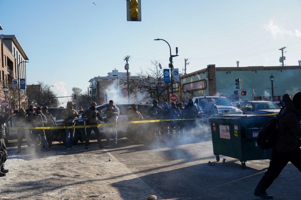 Nemiri u Mineapolisu nakon nove pucnjave: Federalni agenti uključeni