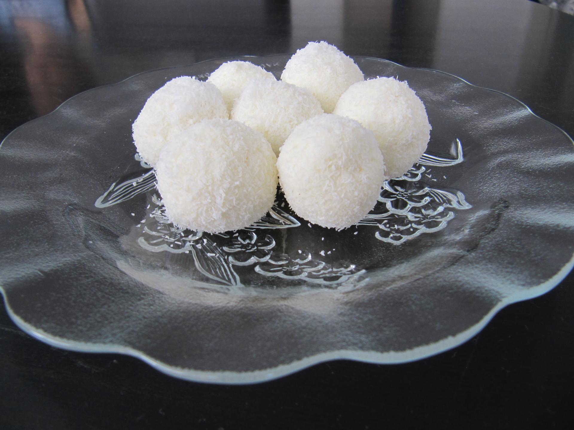 Neodoljive Rafaelo kuglice sa brusnicama i pistaćima