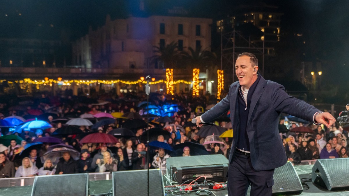 Nezaboravna novogodišnja noć u Budvi uprkos kiši