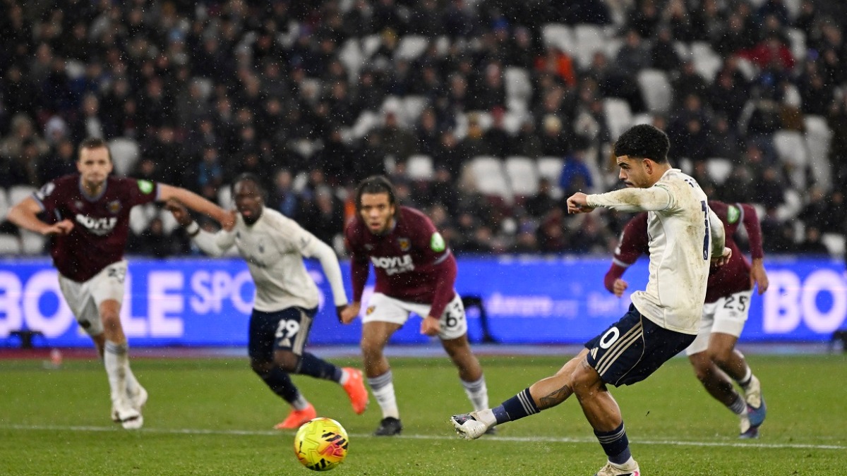 Notingem Forest slavi zlato protiv Vest Hema u borbi za opstanak