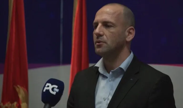 Obezbjeđenje će imati 112 škola, Šljukić: Sigurnost djece prioritet