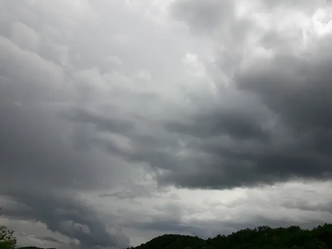 Oblačno vrijeme u Crnoj Gori, moguća slaba kiša