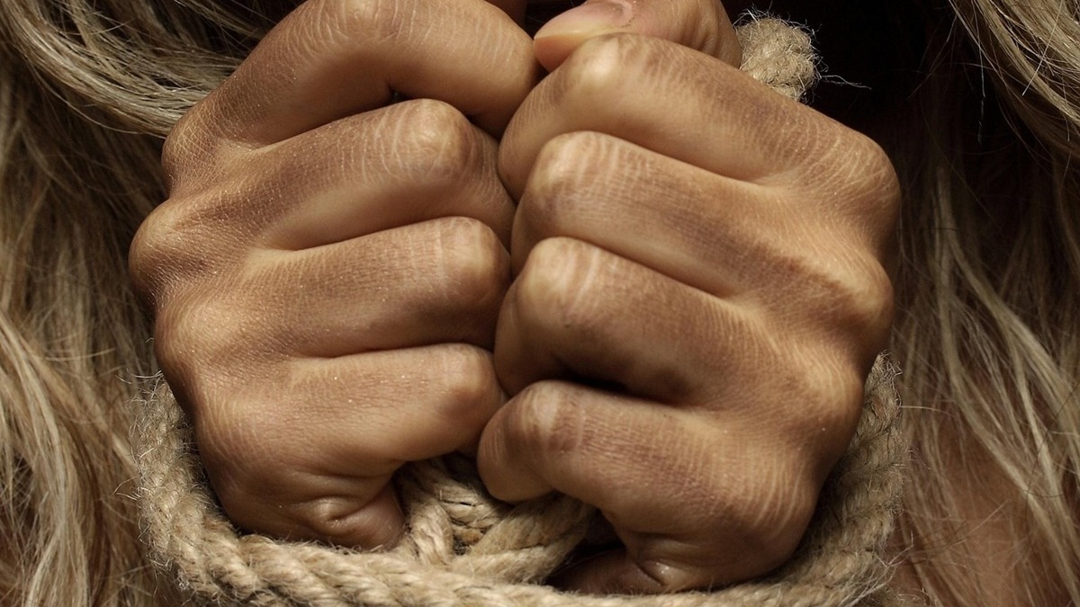 Optužnica protiv osam osoba za seksualno iskorištavanje maloljetnica u Tuzli