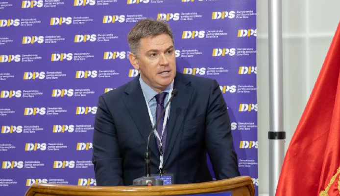 Oskara Huitera napušta DPS: Kontroverze oko donacije za hram u Budvi