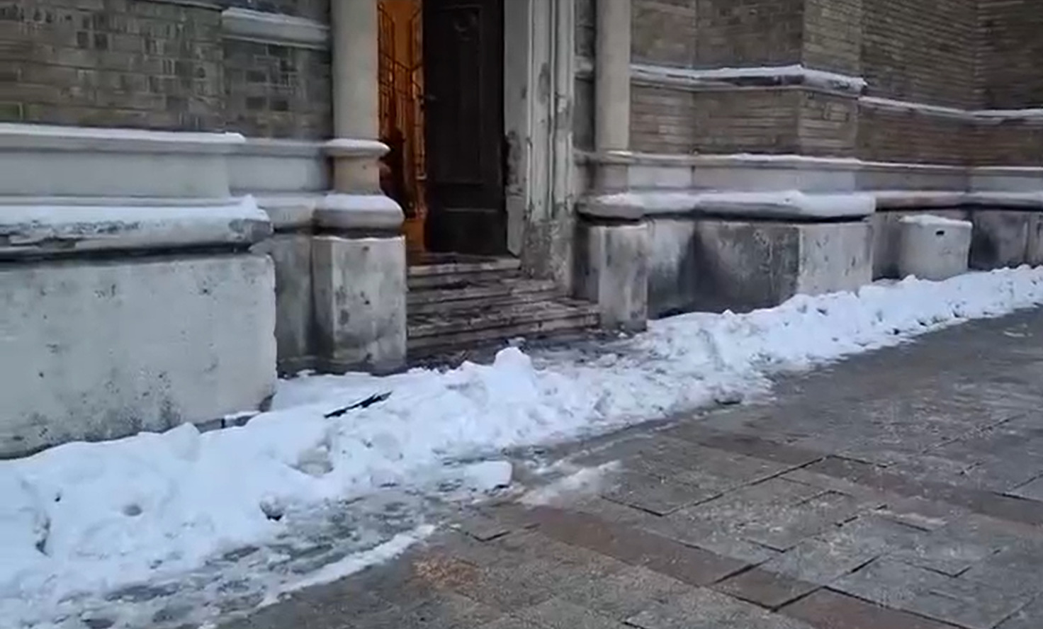 Osumnjičena za paljenje crkvenih vrata u Novom Sadu upućena na vještačenje