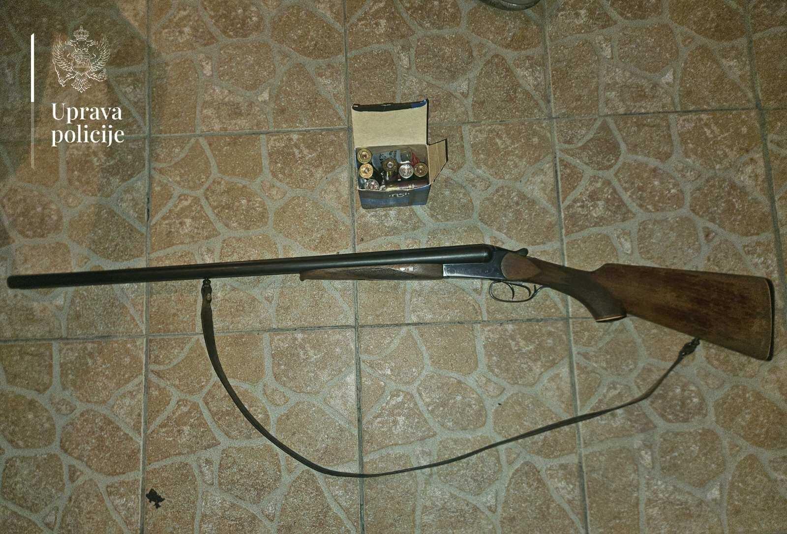 Policija u Danilovgradu oduzela ilegalno oružje i uhvatila osumnjičenog