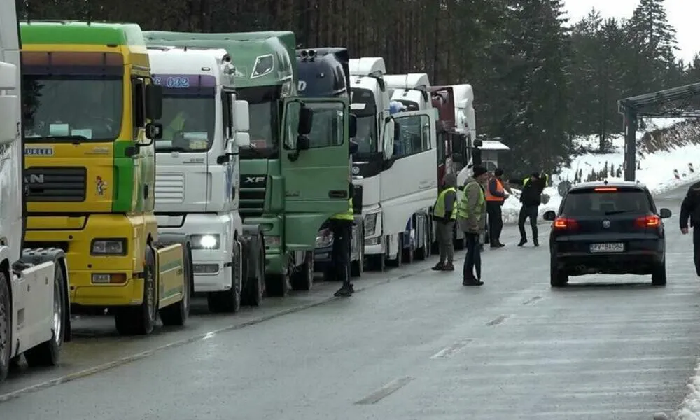 Političke krize u regionu: Vučić kritikuje vladu, protesti u Albaniji