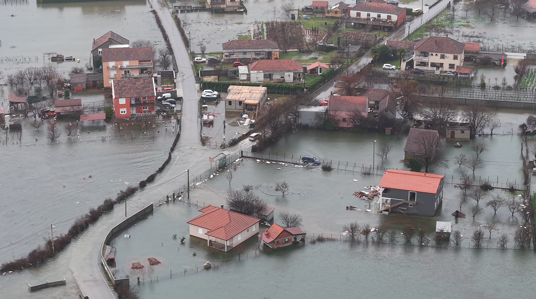 Poplave ugrozile domaćinstva u Gračanici: Stanovnici u strahu