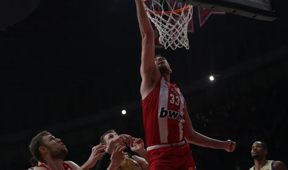 Poraz Partizana u Milanu, Olimpijakos slavio u derbiju