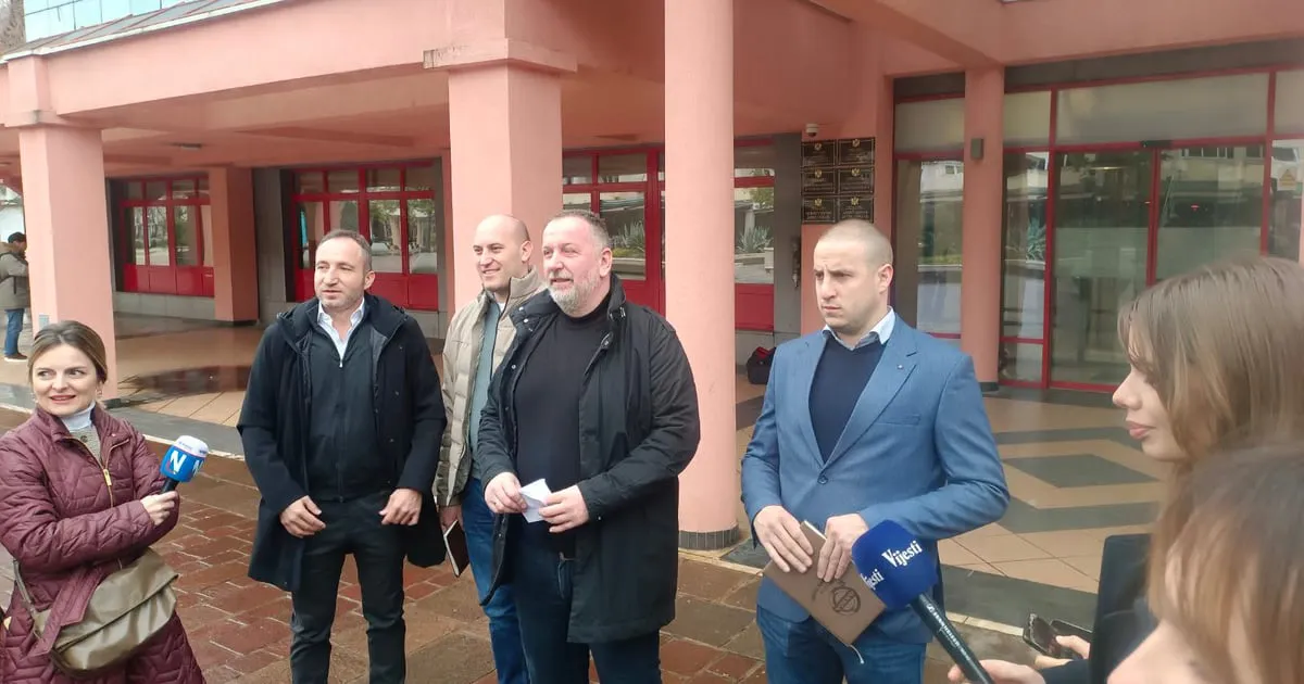 Prevoznici Crne Gore obustavljaju blokade granica nakon sastanka sa Vladom