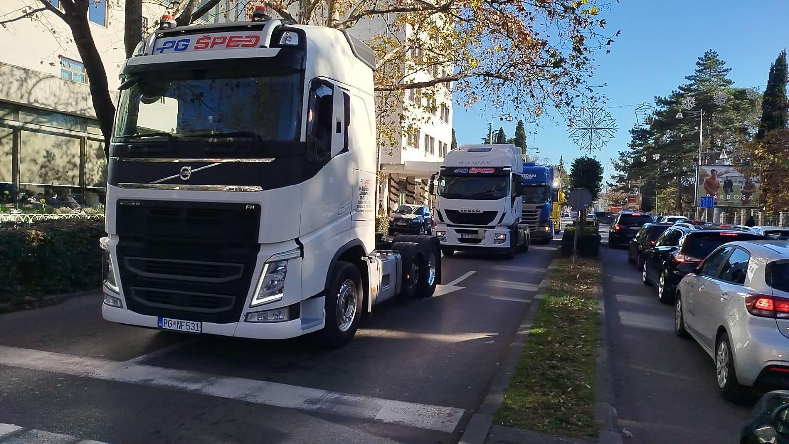 Prevoznici najavili blokadu granica: Moguće nestašice goriva i hrane