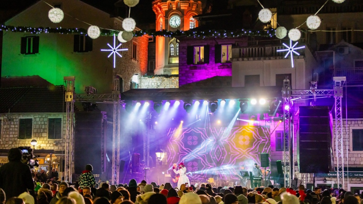 Proslava Nove godine širom Crne Gore: Muzika, veselje i spektakl