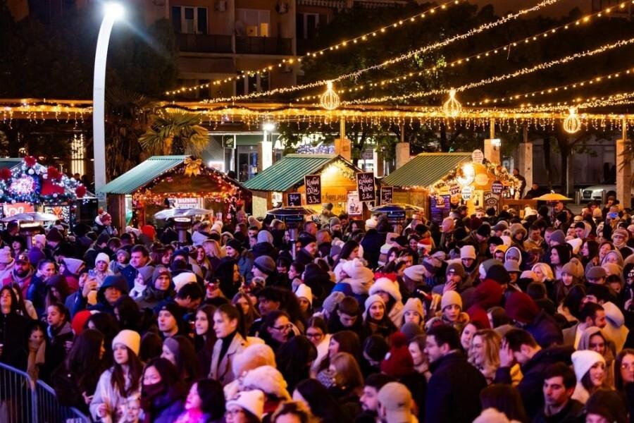 Proslava Nove godine širom Crne Gore: Praznična atmosfera na trgovima