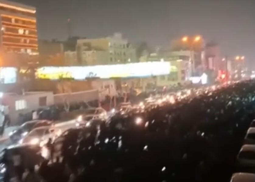 Protesti u Iranu: Poziv na smjenu ajatolaha Hamneija i povratak monarhije